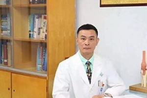 仁醫人物| 林毅忠：低頭拾貝書千卷，移足抖身醫我頭
